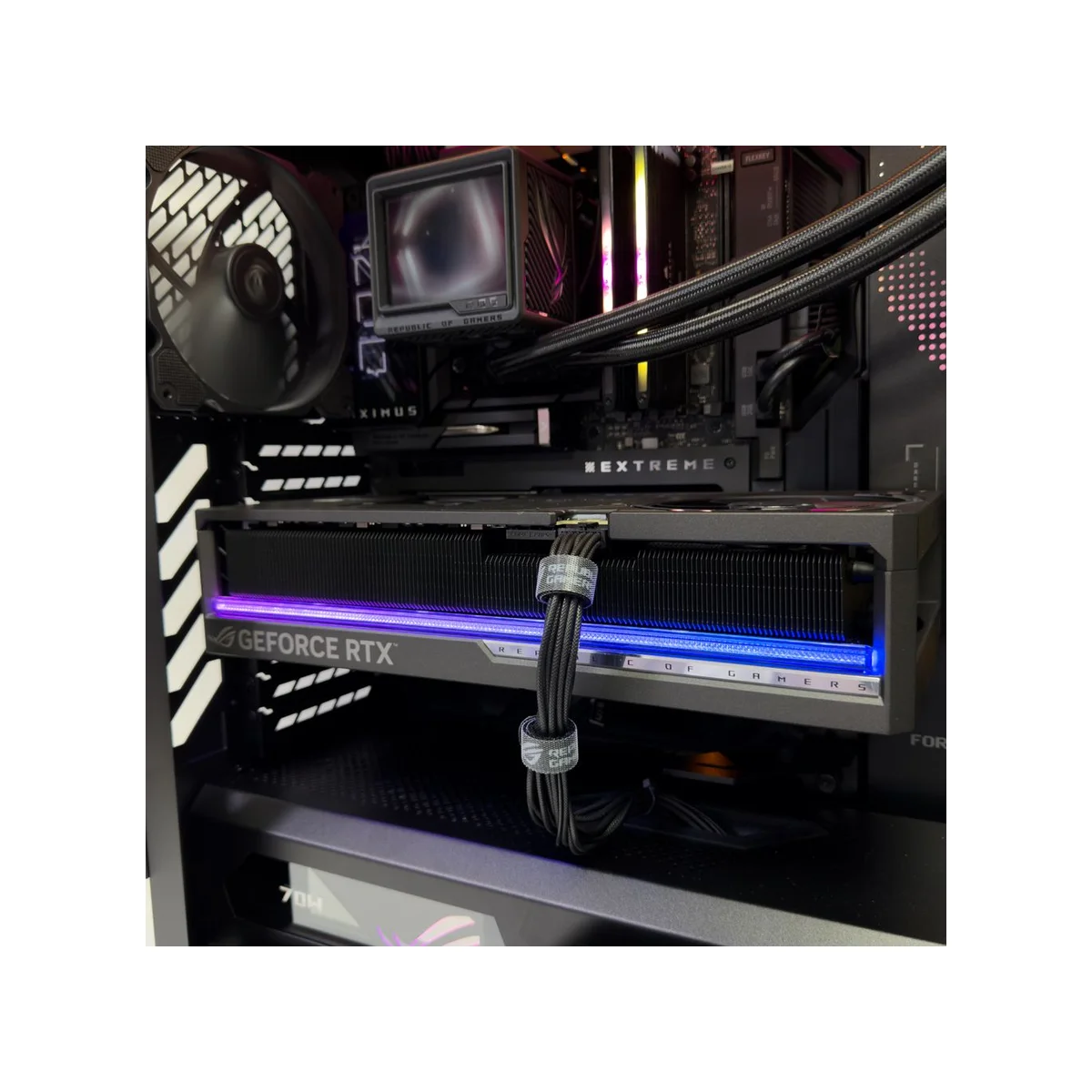 Extreme Gaming PC (Ultra 9 285K, 96 GB DDR5 RAM, RTX 5090 32GB GPU) - Powered by ASUS - Extreme_Gaming_PC view 7