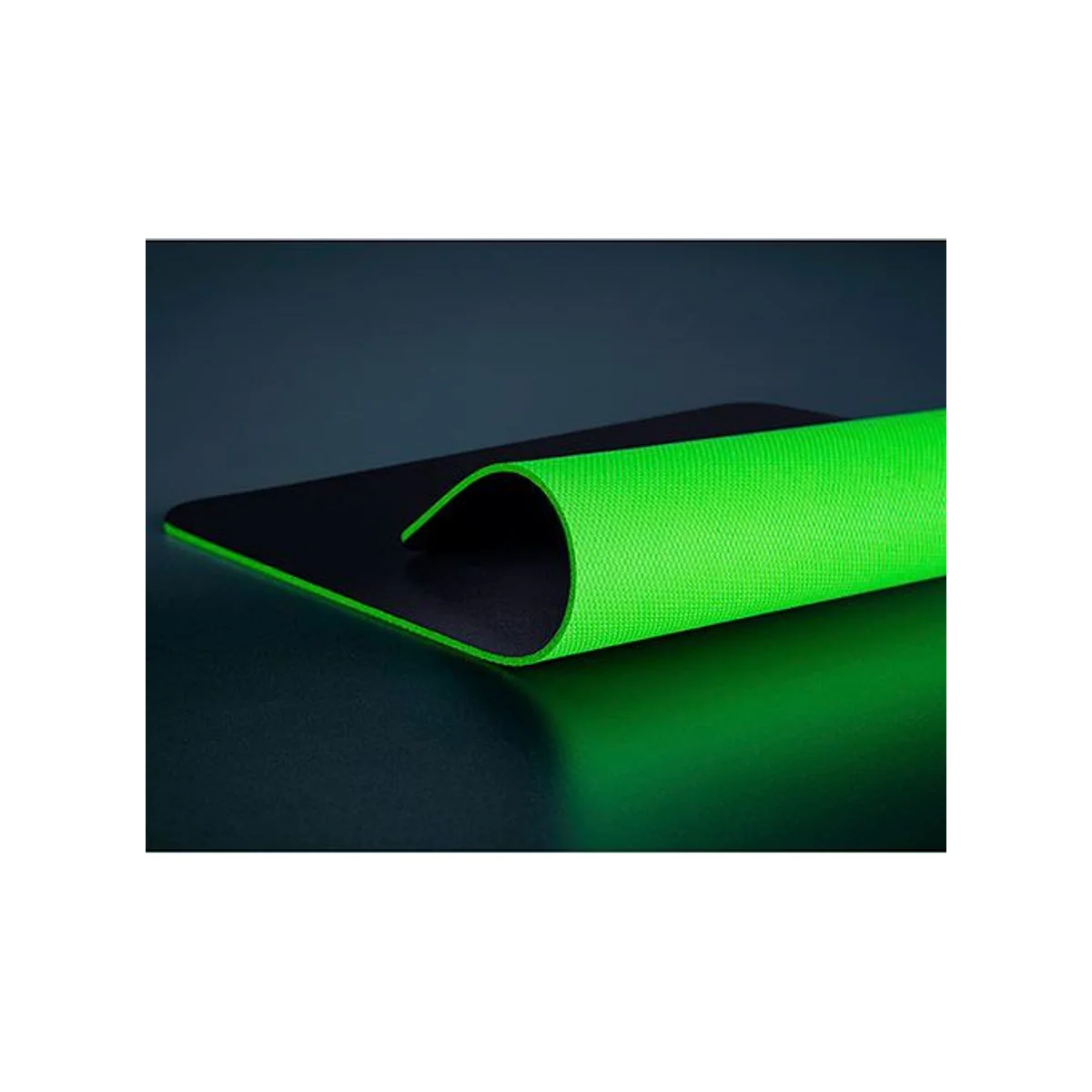 Razer Gigantus V2 Soft Mouse Mat - Medium | Textured Micro-Weave Cloth, High-Density Rubber Foam - RZ02-03330200-R3M1 view 4